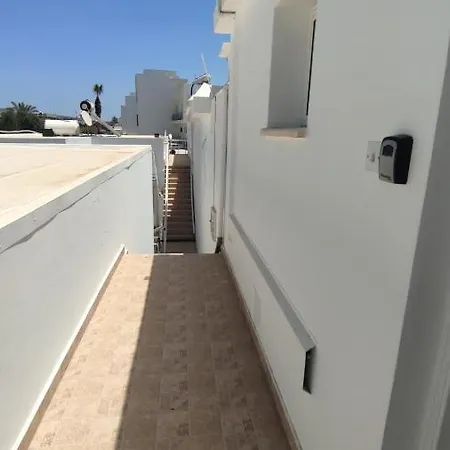 Nissi Avenue Apartment *